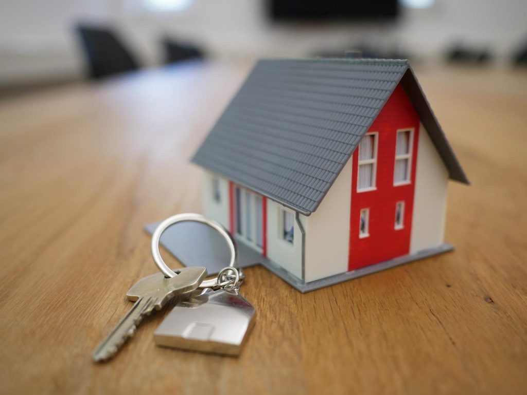 Professionele woningontruiming met experts die efficiënt en zorgvuldig spullen verwijderen uit een woning